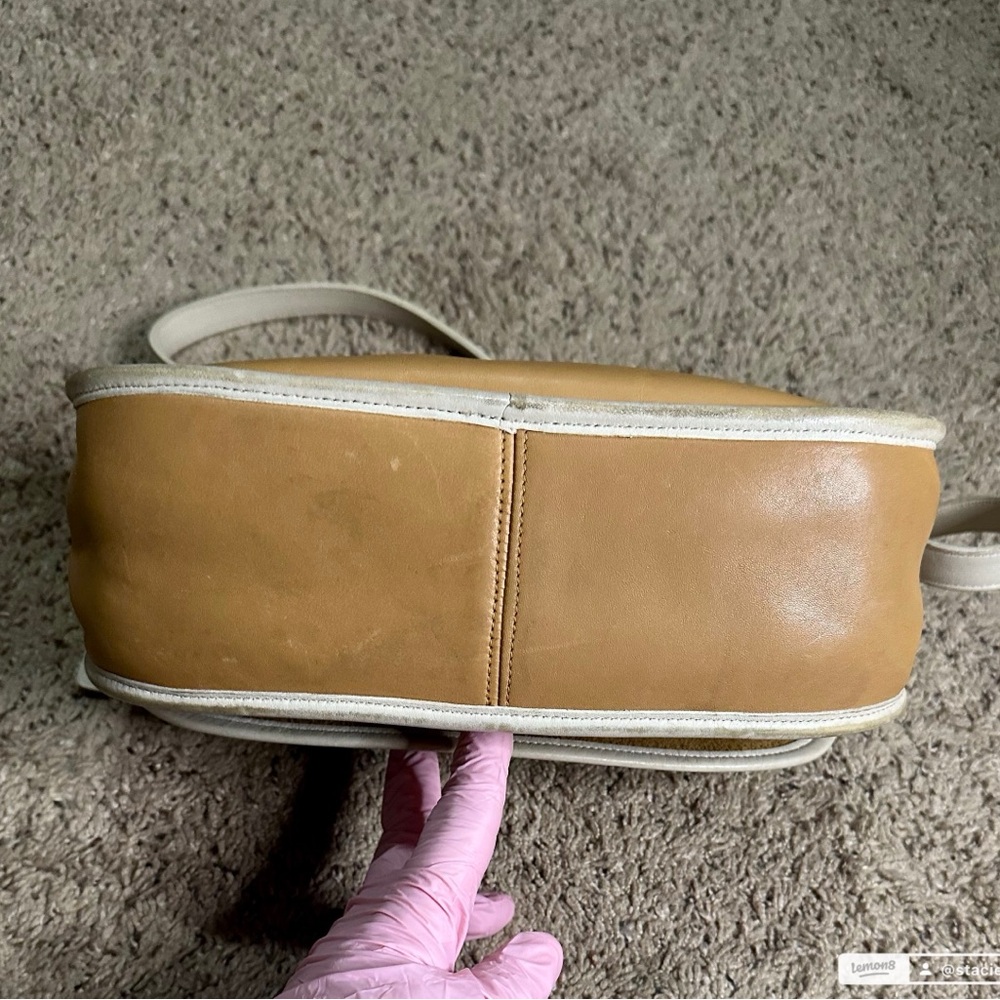Coach Vintage Spectator City Bag in Tan and White. - Picture 4 of 8